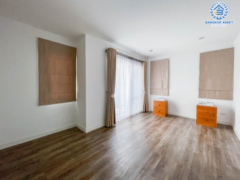 *****ทาวน์เฮ้าส์มือสอง ม.เดอะเซอเรโน่ บาย โบนันซ่า แจ้งวัฒนะ หลังมุม บรรยากาศดี เนื้อที่กว้างขวางมากถึง 29 ตร.ว. ภายในสวย ฟังก์ชัน 3 ห้องนอน 3 ห้องน้ำ ที่จอดรถ 1 คัน บ้านสไตล์โมเดิร์น บนทำเลแห่งการเดินทาง ใกล้รถไฟฟ้าสายสีชมพู "สถานีเมืองทองธานี" และจุดขึ้นทางด่วน "แจ้งวัฒนะ"